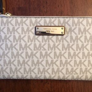 Michael kors wallet nwt